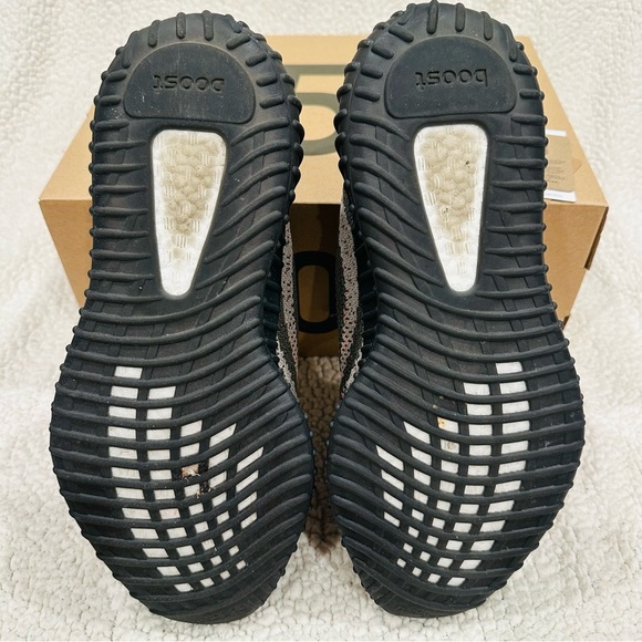 Adidas Yeezy Boost 350 V2 Carbel/Stegry HQ7045 - Men's Size 9 - Picture 7 of 9